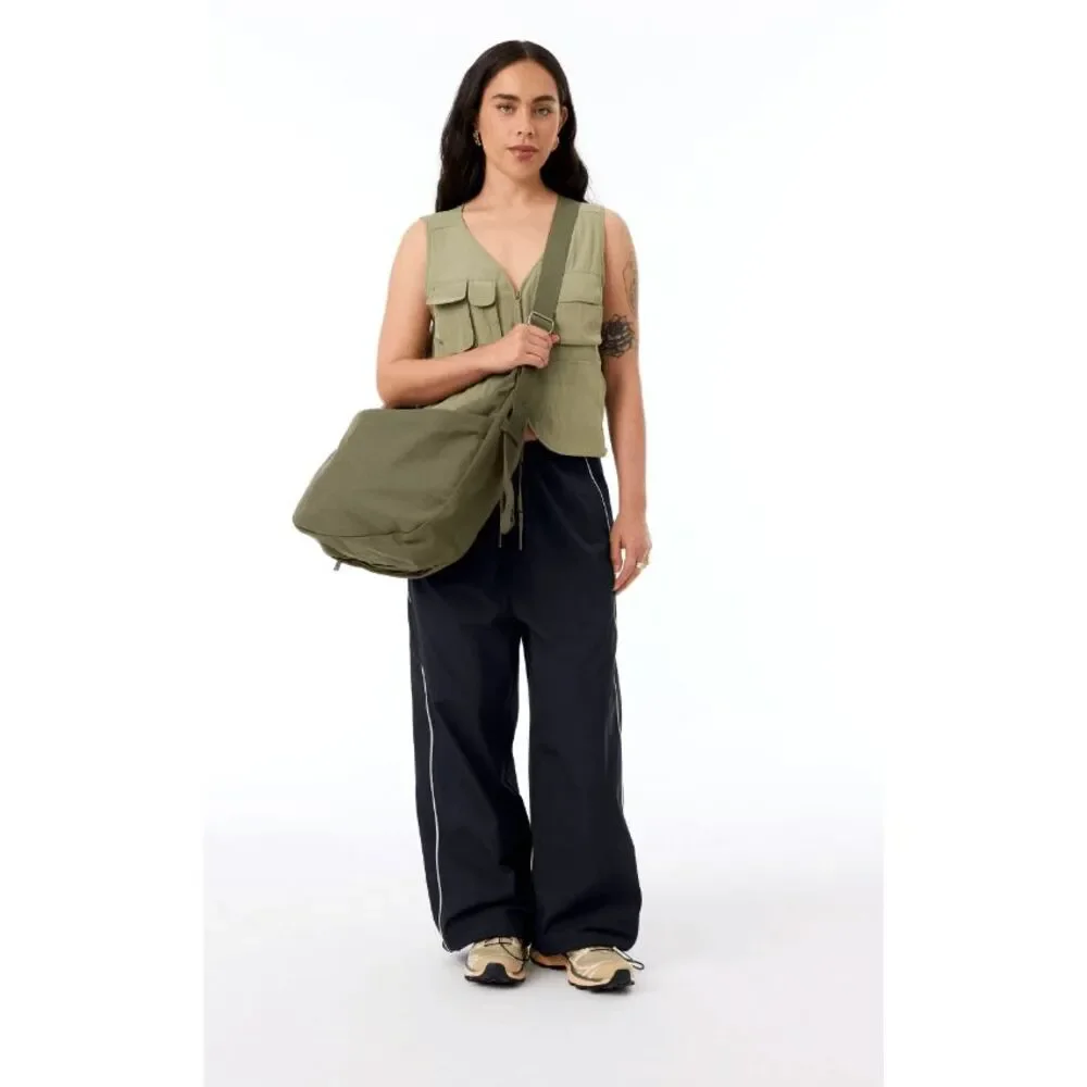 NWT BÉIS The Carryall Crossbody in Olive Green